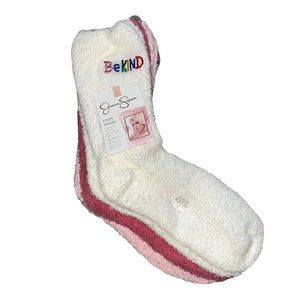 NEW 4pk cozy “be kind” socks